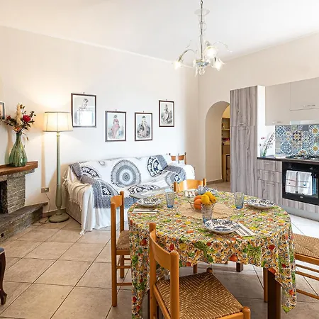 2 Bedroom Gorgeous In * Laureana Cilento