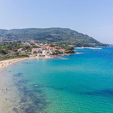 2 Bedroom Gorgeous In Laureana Cilento