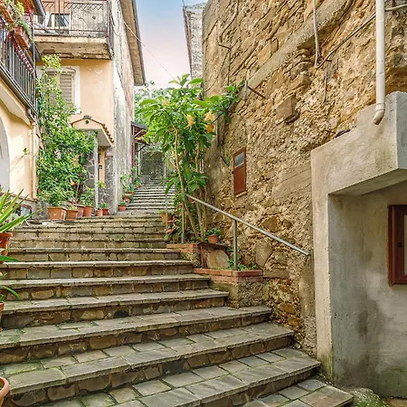 2 Bedroom Gorgeous In Apartman Laureana Cilento