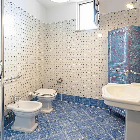 2 Bedroom Gorgeous In Appartamento